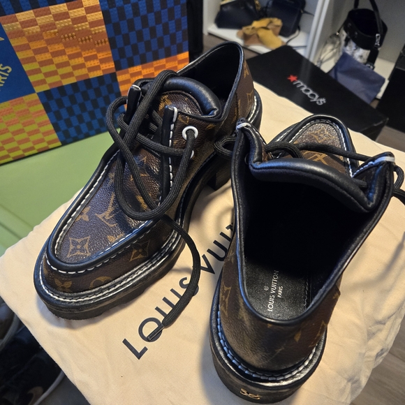 Louis Vuitton Men's Brown Leather Shoes - Picture 1 of 9